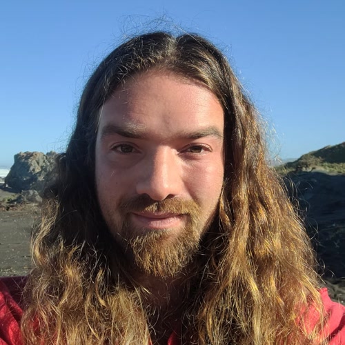 Mati Aguilera en la costa de Chile